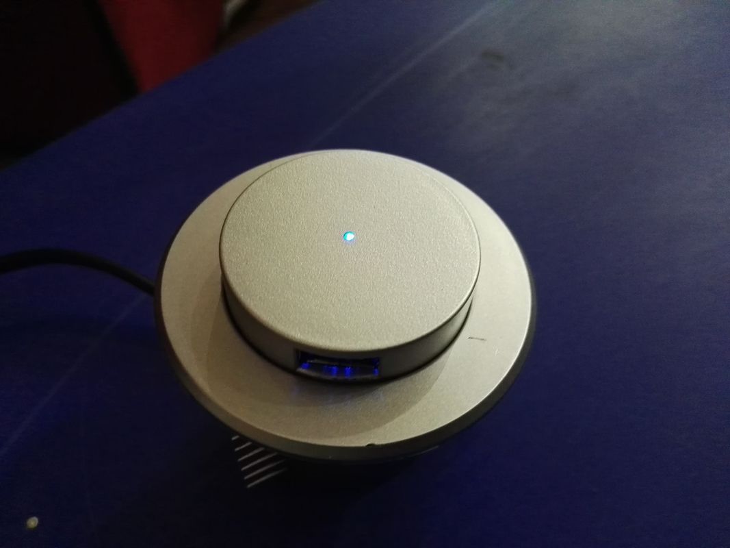 Φορητός σταθμός χρέωσης Usb ταξιδιού στρογγυλή ώθηση που τοποθετείται με 2 φορτιστές Χ USB