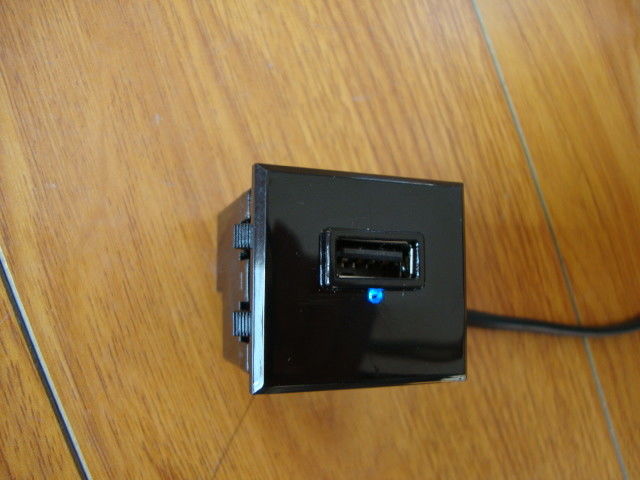 Καθολικός ενιαίος σταθμός χρέωσης Usb λιμένων μίνι για τα έξυπνα τηλέφωνα/τις φορητές συσκευές